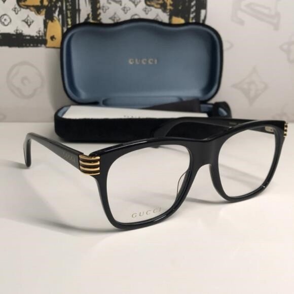 Gucci Black Oversized Square Sunglasses GG0526o 001 - Picture 5 of 12